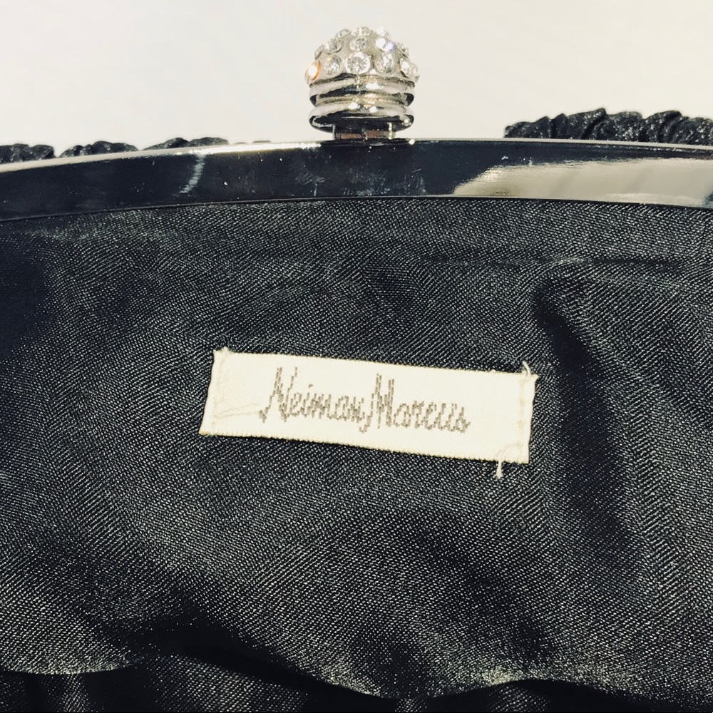 Neiman Marcus clutch that converts to crossbody - Picture 3 of 8